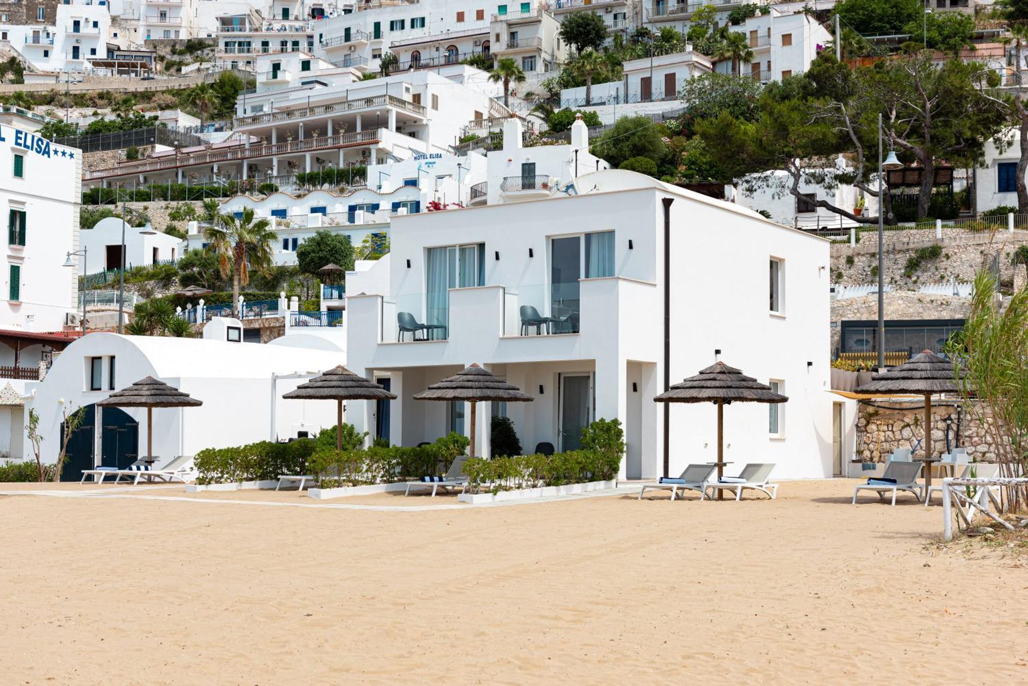Marina Bay Beach Suites Peschici Exterior photo