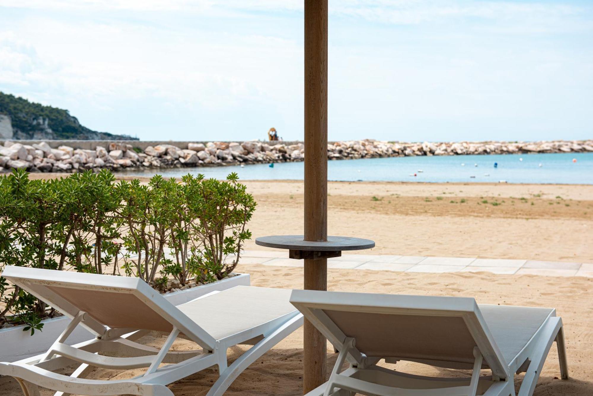 Marina Bay Beach Suites Peschici Exterior photo