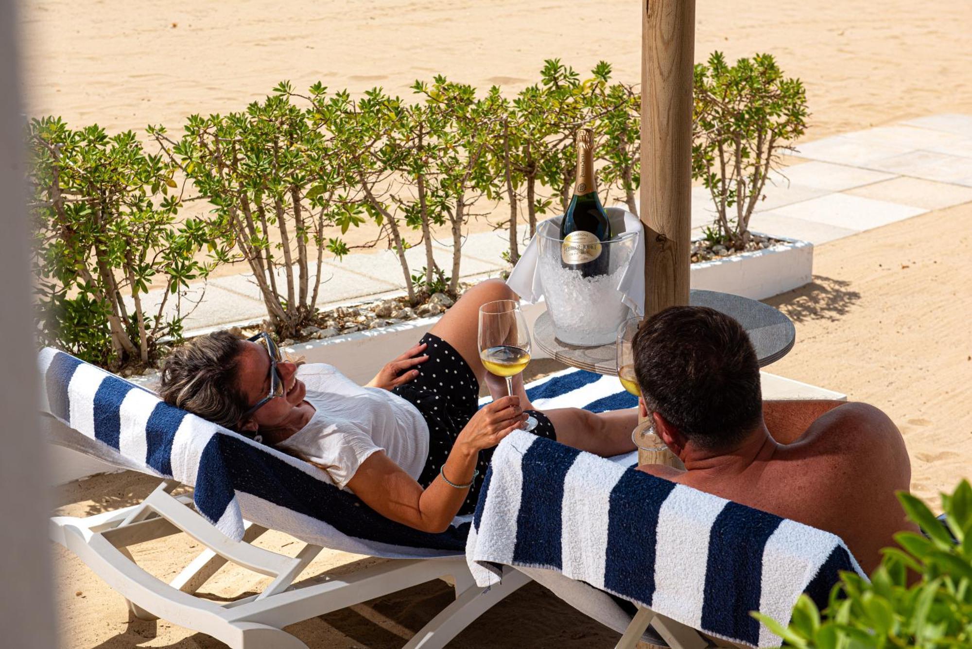 Marina Bay Beach Suites Peschici Exterior photo