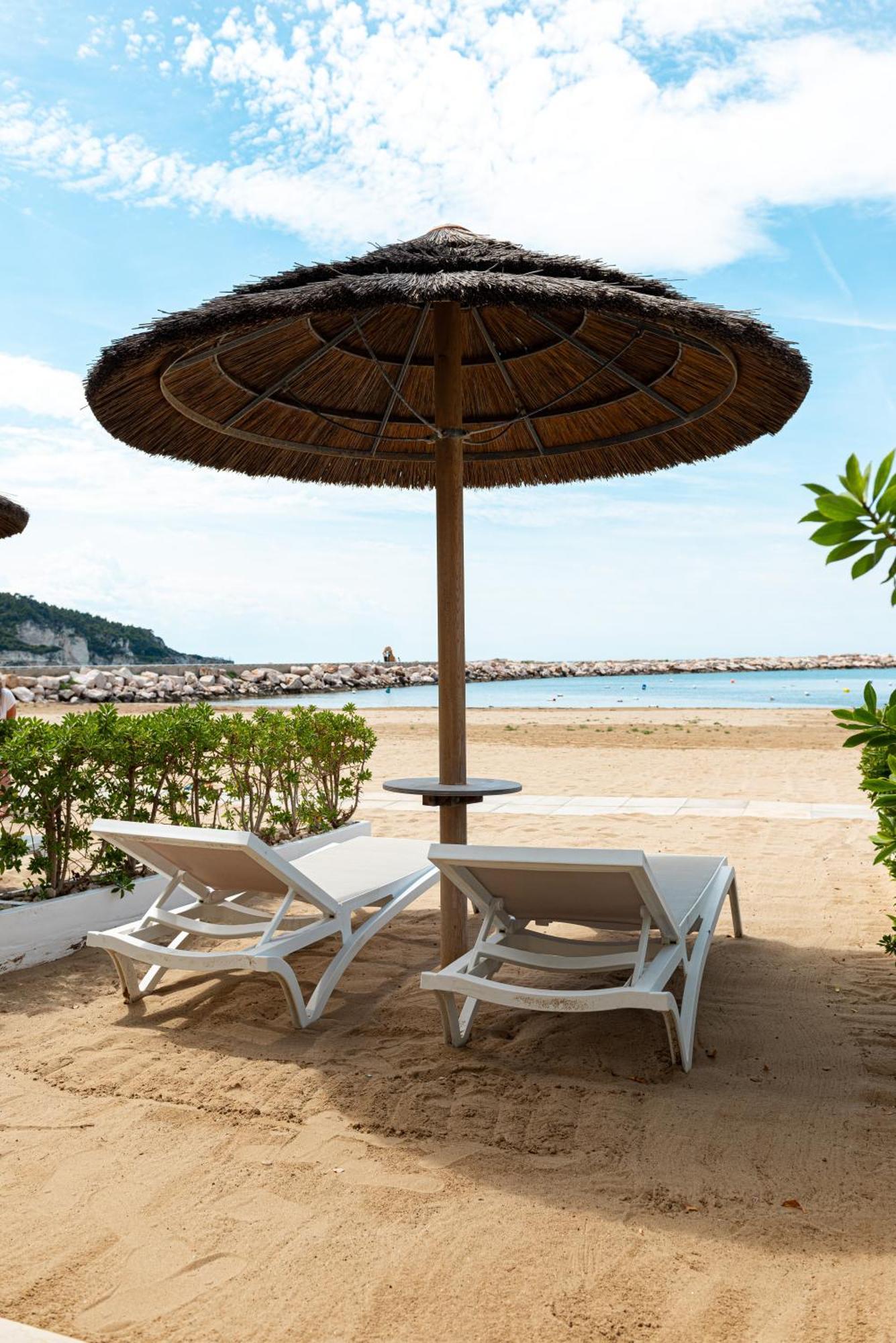 Marina Bay Beach Suites Peschici Exterior photo